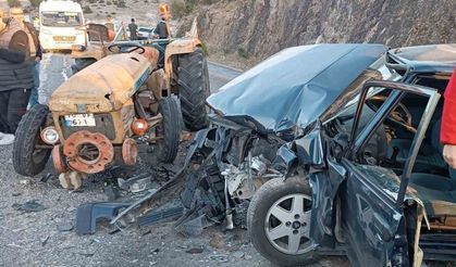 Balıkesir’de traktör ile otomobil kaza yaptı: 2 ölü