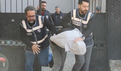 Çocuğunun boğazına bıçak dayayan cani babanın tutukluluğu devam edecek