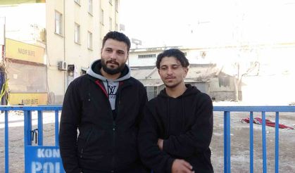 Çöken binadan son anda çıkan kardeşler: "Her şeyimizi kaybettik"