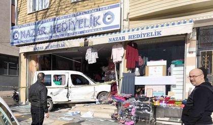 Önce otomobile çarptı, sonra şerit değiştirip iş yerine daldı