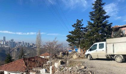 Sokak köpeklerinin saldırdığı depremzede kadın bebeğini kaybetme tehlikesi yaşıyor