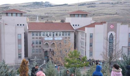 Yaklaşık 20 milyon öğrenci karnelerini alarak yarıyıl tatiline girdi