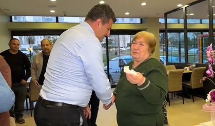 27 sene sonra öğretmenleriyle bir araya geldiler