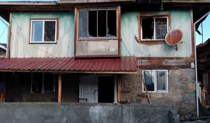 Alevlere teslim olan ev kullanılmaz hale geldi