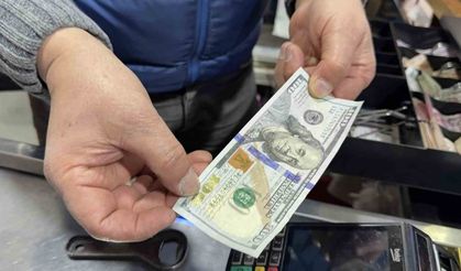 Arnavutköy’de bir şahıs sahte dolarla alışveriş yapıp para üstü aldı