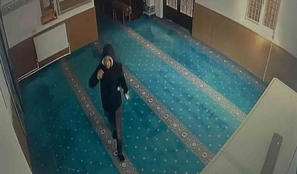 Camide ilginç hırsızlık