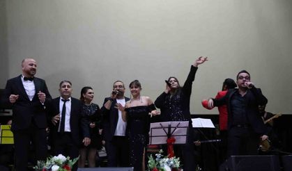 Doktorlar bu kez hastanede değil sahnede hayatlara dokundu