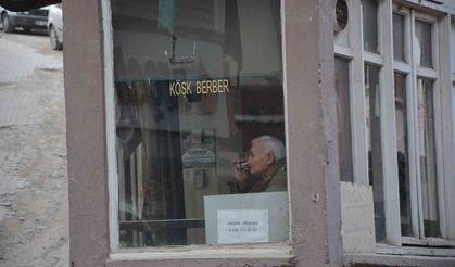 Manisa’da 12 yaşında başladığı berberliği 57 yıldır sürdürüyor