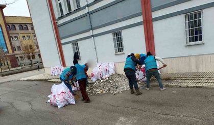 Okulların bakımını yükümlüler yaptı