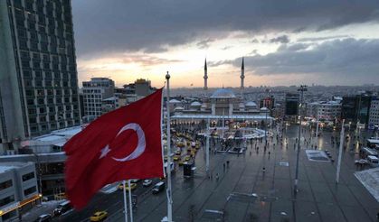 Taksim’de kartpostallık karlı gün batımı