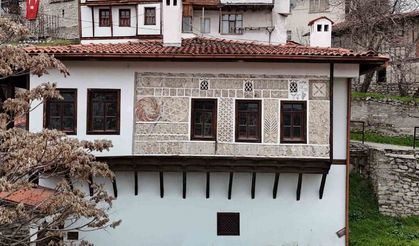 Türkiye’de eşi benzeri olmayan süslemeleriyle 239 yıllık Mektepçiler Evi dikkat çekiyor