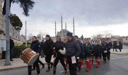 Uluslararası Balkan Halk Oyunları Festivali’nde renkli görüntüler oluştu