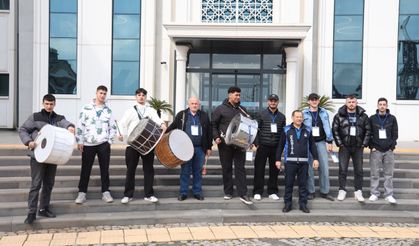 11 Ayın Sultanı için davulcular sokaklarda