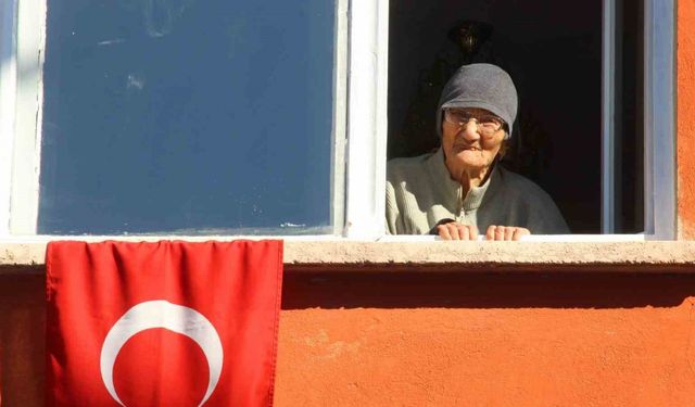 Bir asırlık Fatma nine: “Yeniden doğsam aynı hayatı yaşamak isterdim”